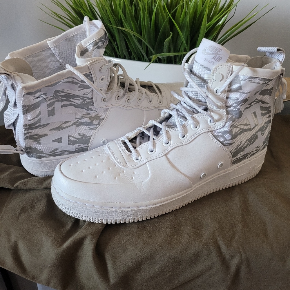 Nike SF Air Force 1 Mid Winter Camo